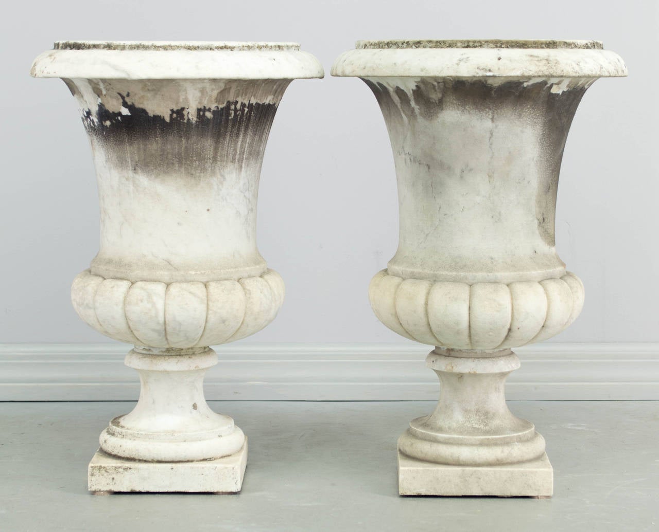 Pair of 19th Century French Marble Urns In Excellent Condition In Winter Park, FL