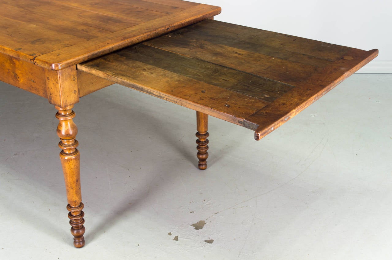 French Country Farm Table In Excellent Condition In Winter Park, FL
