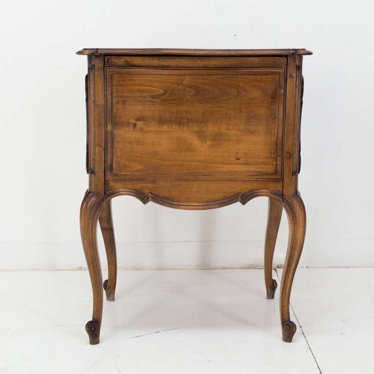 19th c.French Louis XV Style Walnut Side Table 2