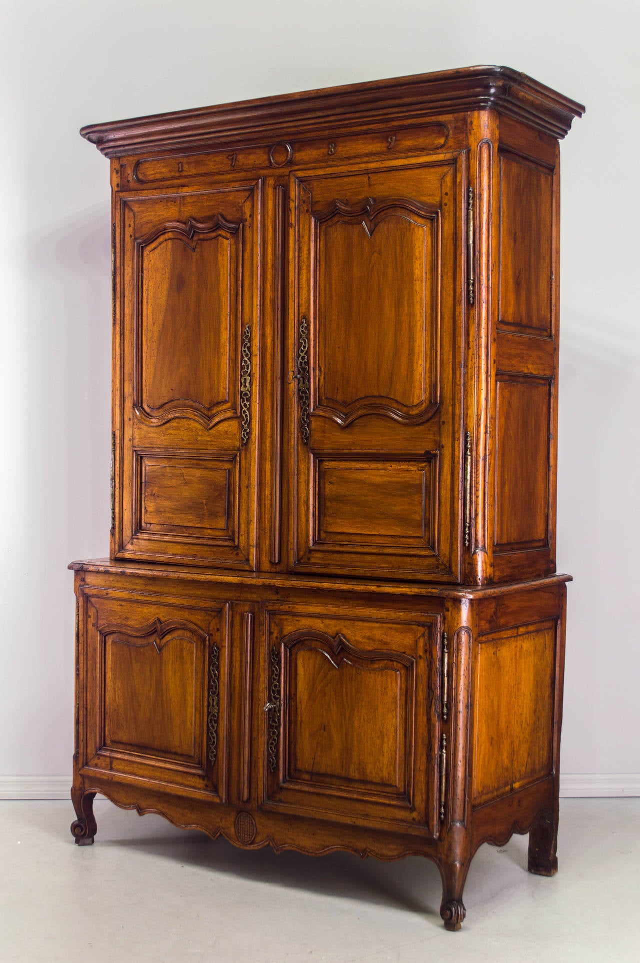 18th Century Louis XV Buffet à Deux Corps