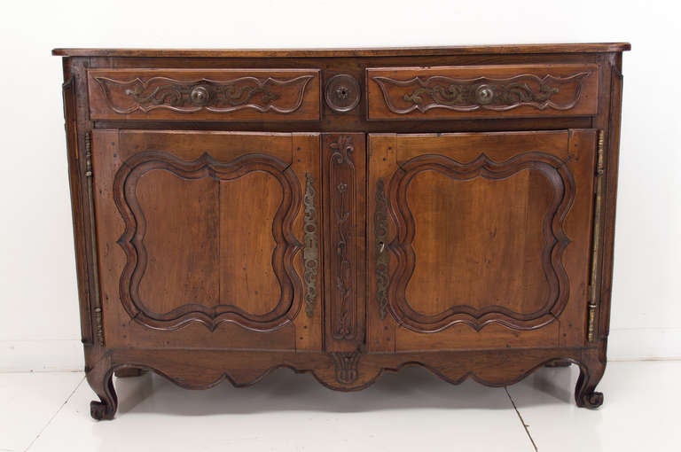 18th c. French Louis XV Carved Buffet or Sideboard In Good Condition In Winter Park, FL