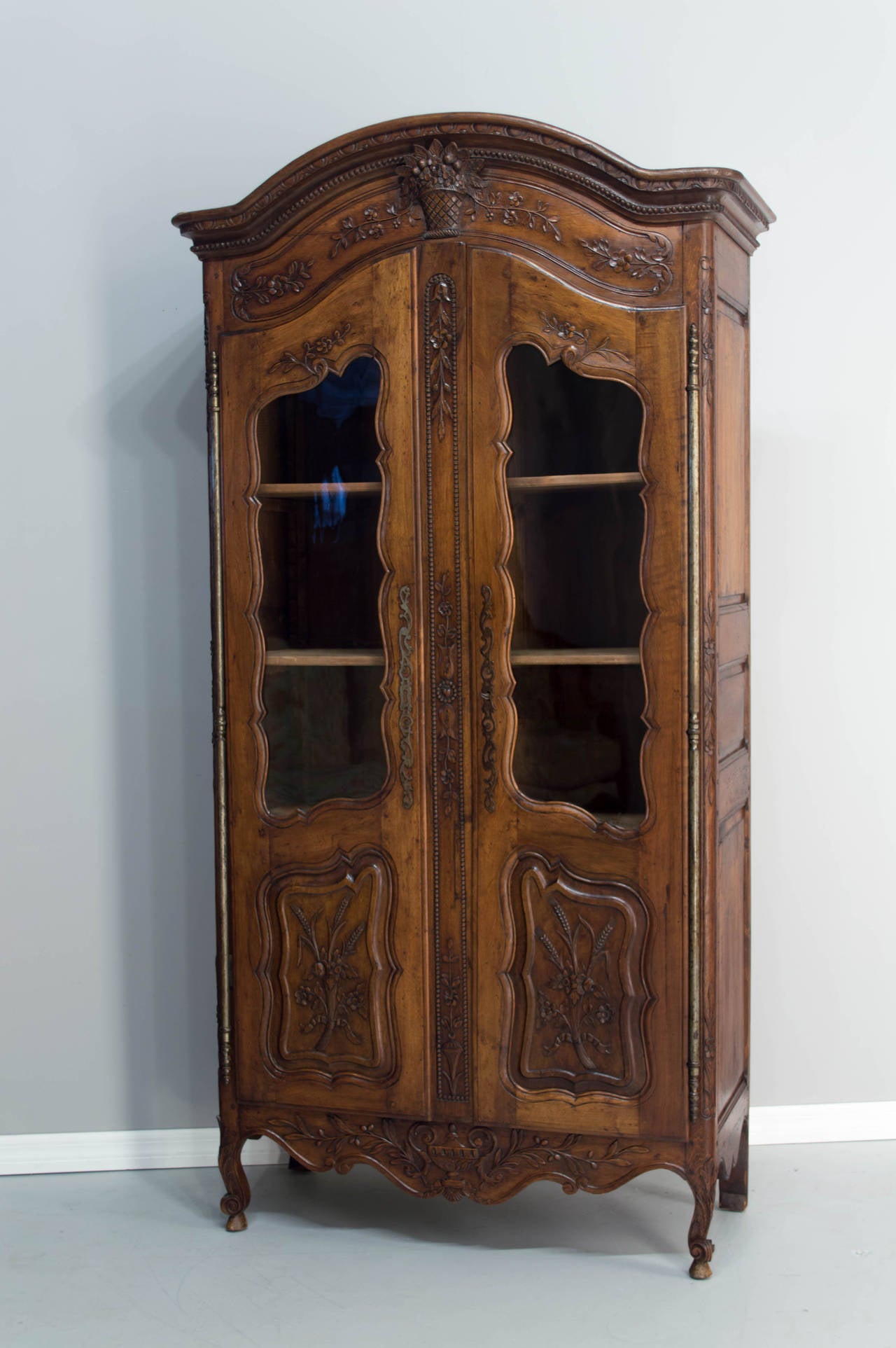 Early 20th Century French Louis XV Style Vitrine 1