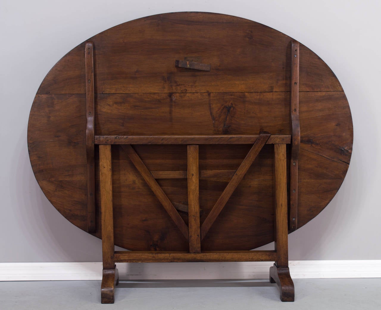 19th Century French Walnut Wine Tasting Table or Tilt-Top Table In Excellent Condition In Winter Park, FL