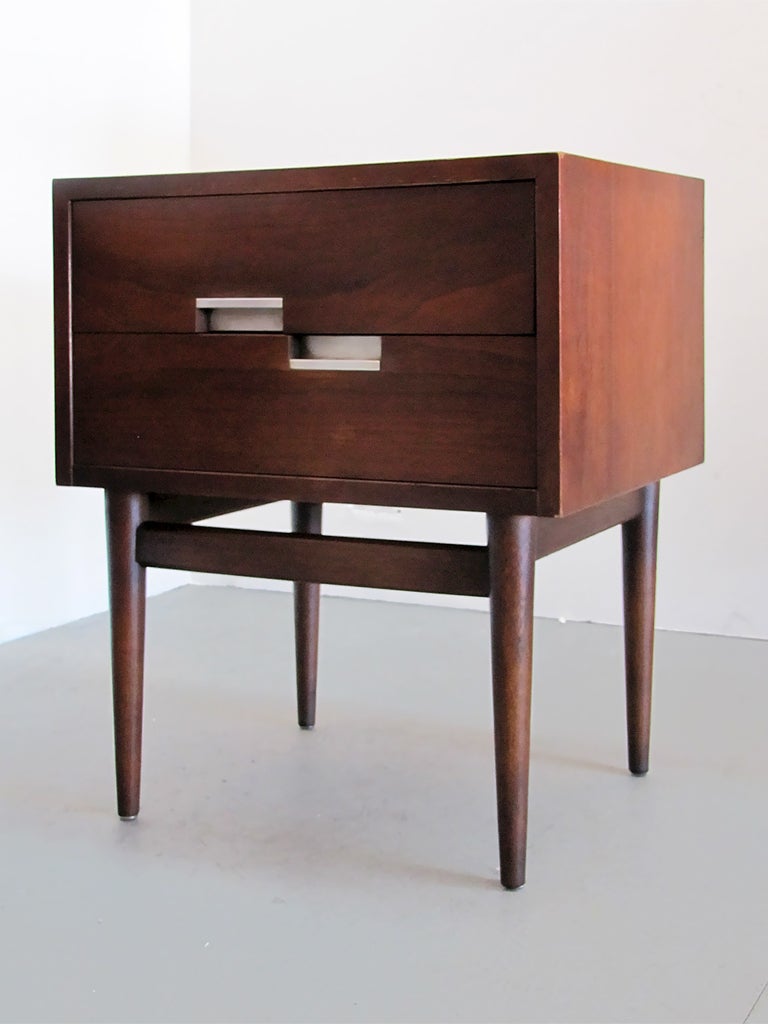 Pair of American of Martinsville Nightstands In Good Condition In Los Angeles, CA