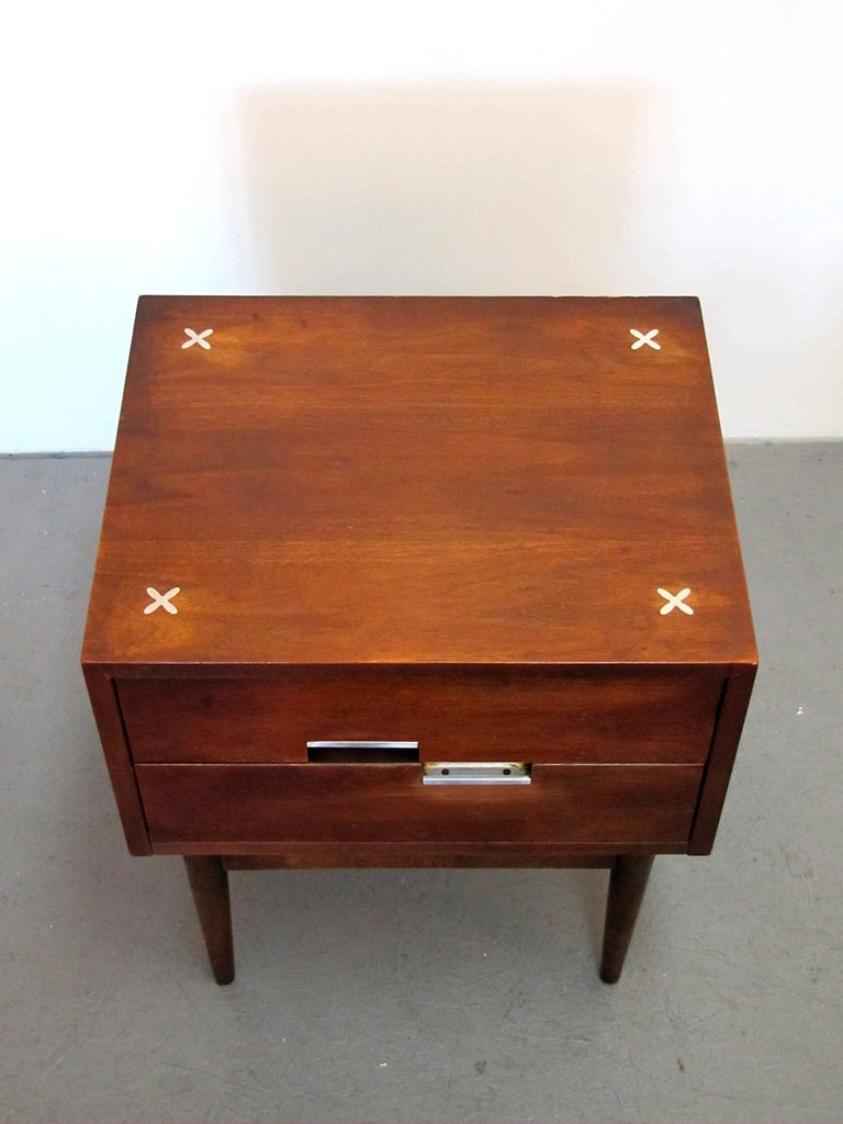 Mid-20th Century Pair of American of Martinsville Nightstands