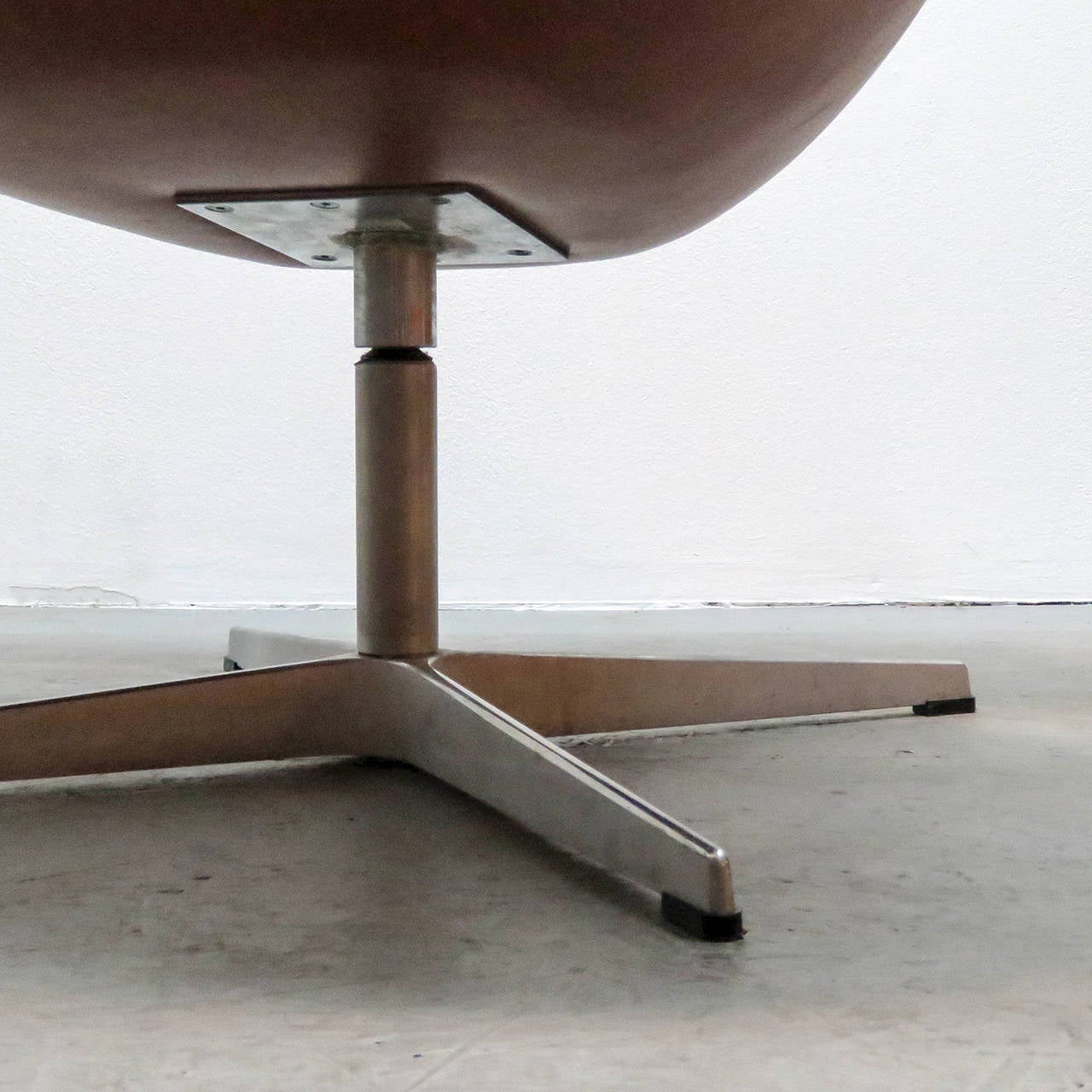 Arne Jacobsen, Swan Chair, Model 3320 4