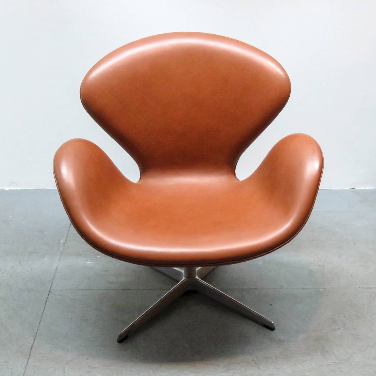 Arne Jacobsen, Swan Chair, Model 3320 1