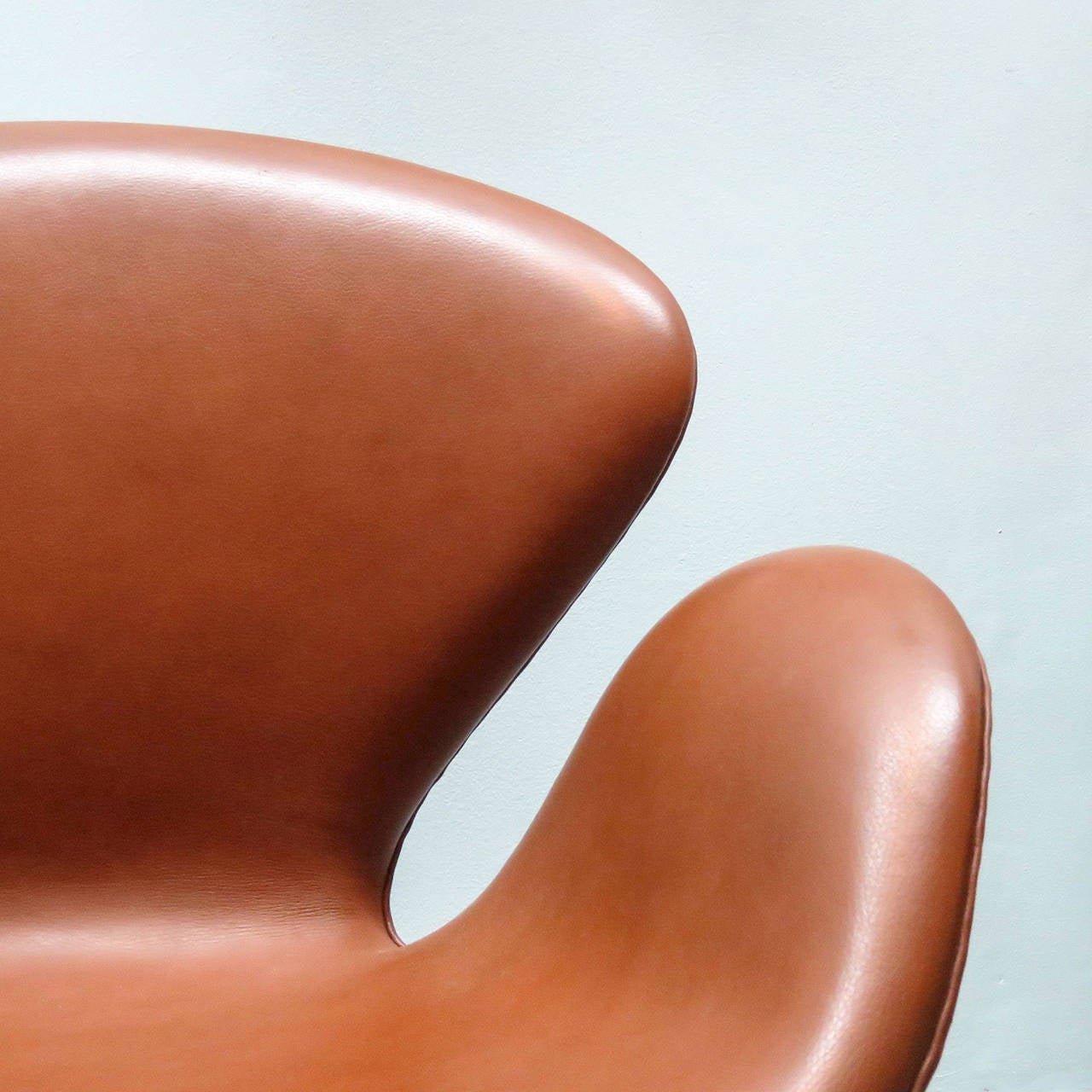 Arne Jacobsen, Swan Chair, Model 3320 2