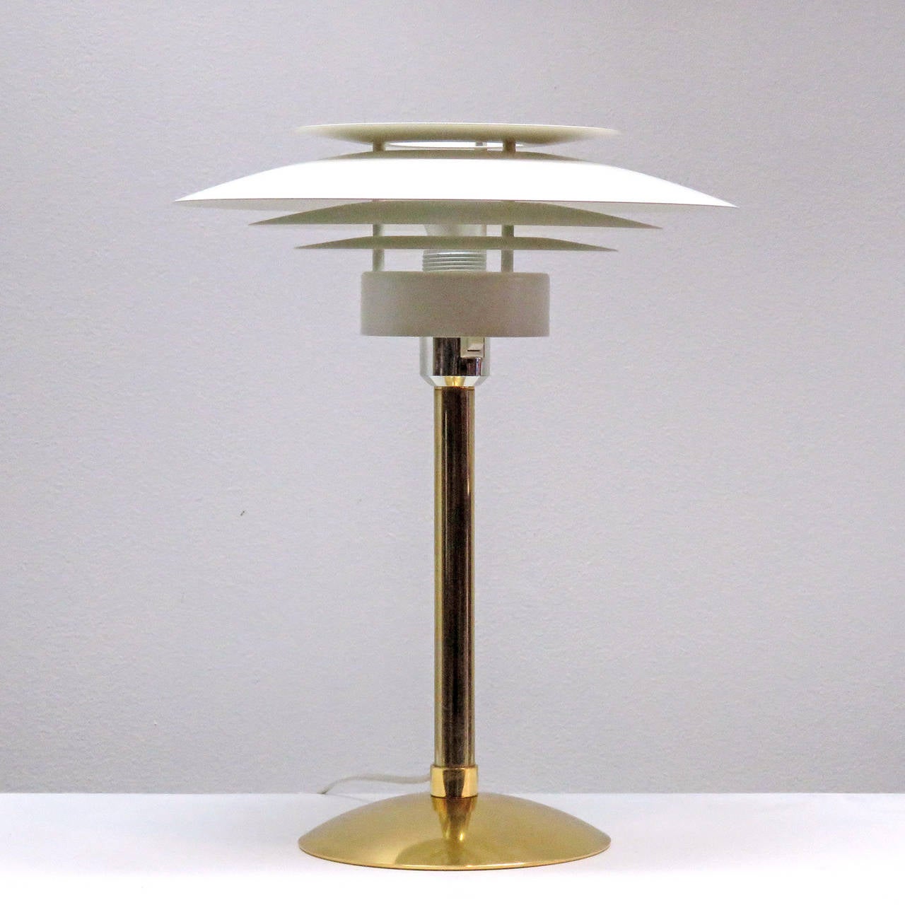 Elegant pair of brass/enameled table lamps (Model 2686) by Horn A/S, white enameled shades, brass base and stem with individual switch at the top of the stem of each lamp.