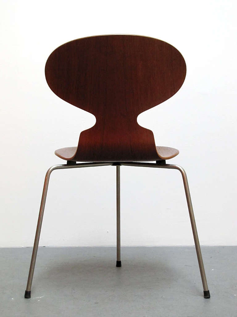 ArneJacobsenAntChairs_5_l