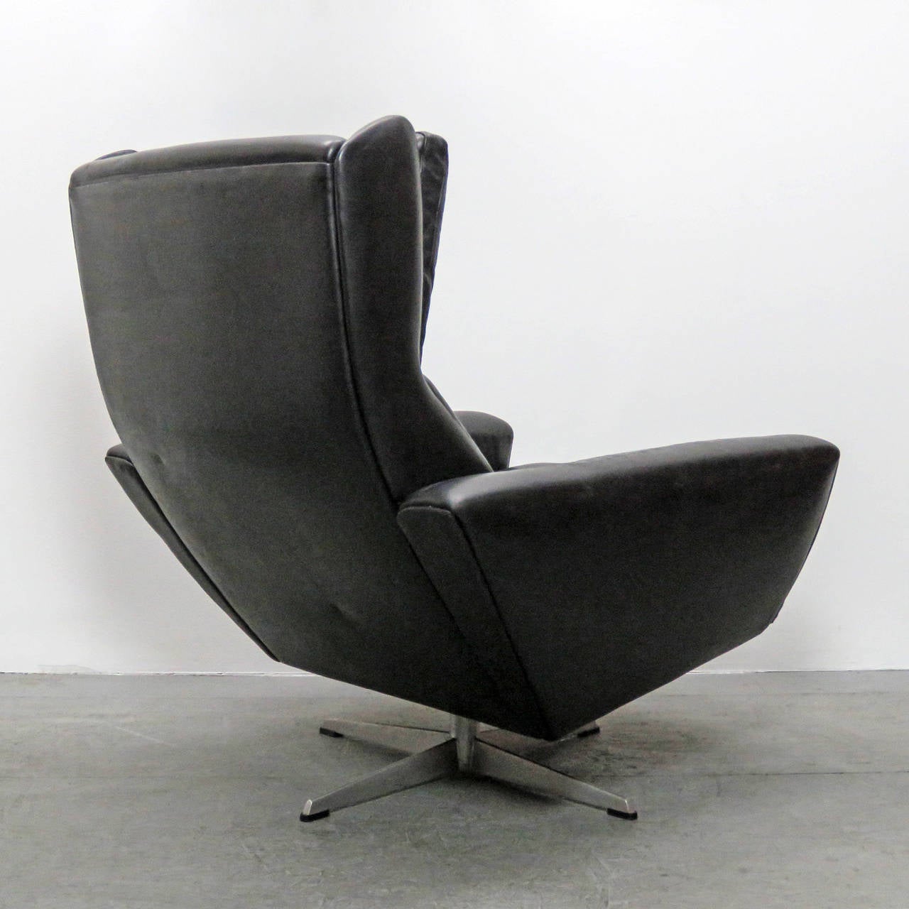 Georg Thams Leather Lounge Chair with Ottoman In Excellent Condition In Los Angeles, CA