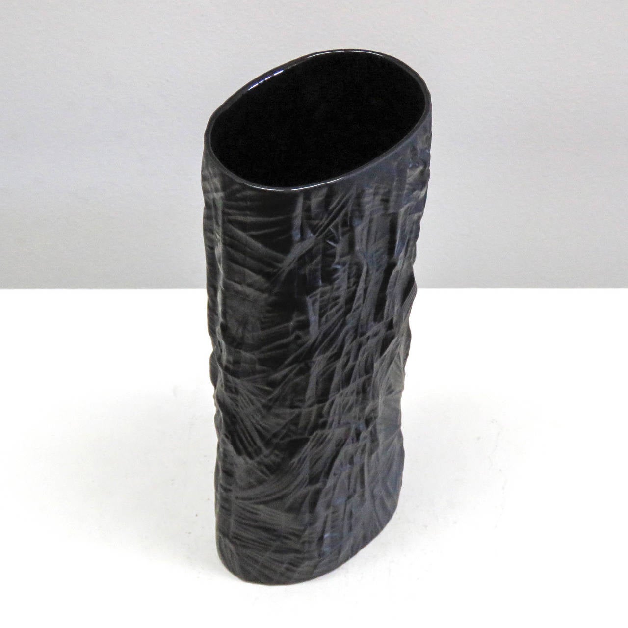 Martin Freyer for Rosenthal 'Porcelaine Noire' Vase, 1960s In Excellent Condition In Los Angeles, CA