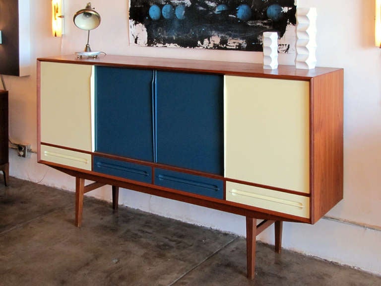 Danish Modern Teak Sideboard with Bar 6