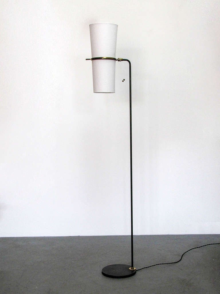 Elegant 1950s floor lamp by the french company Lunel, double rotary shade, brass and lacquered metal.
