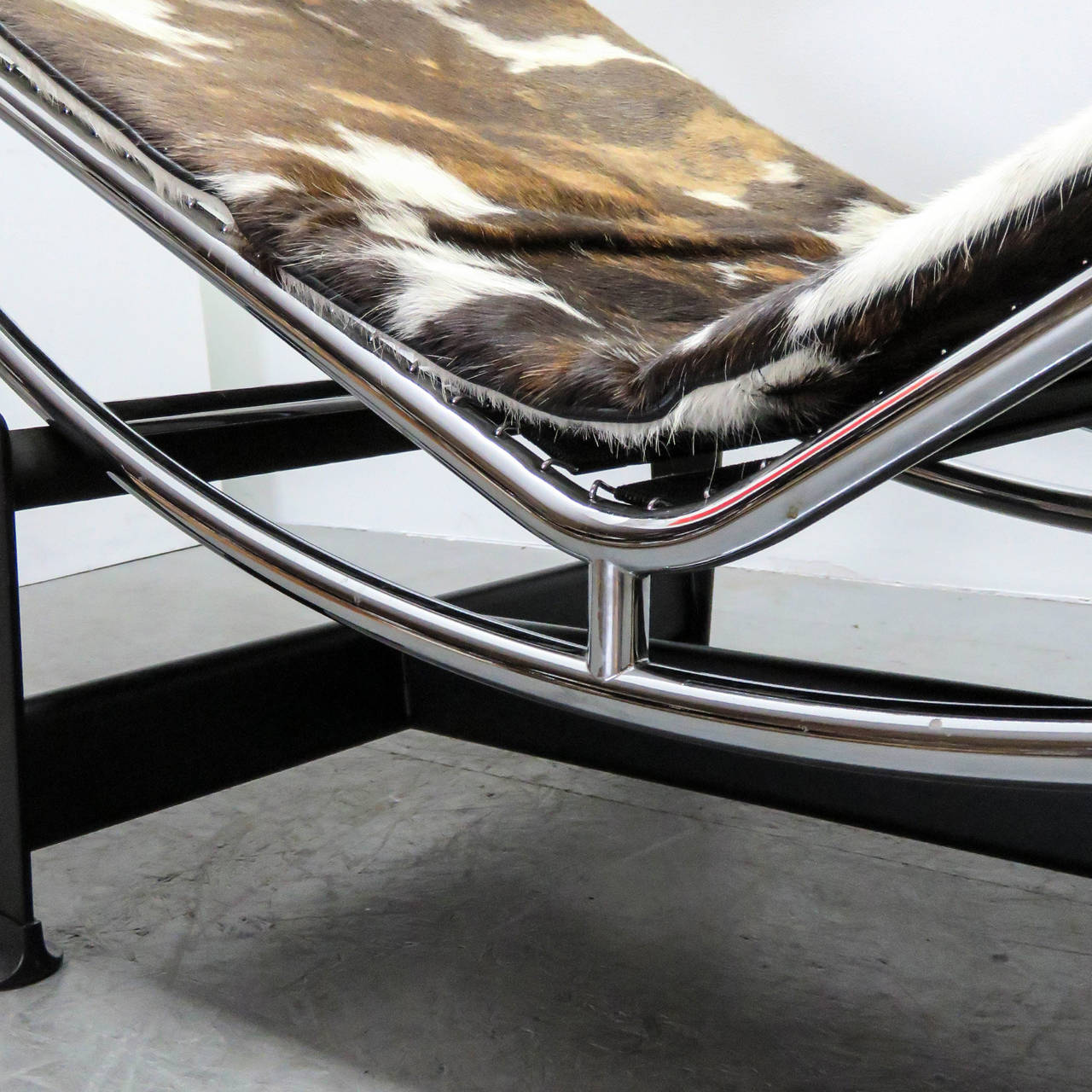 LC4 Chaise by Le Corbusier 4