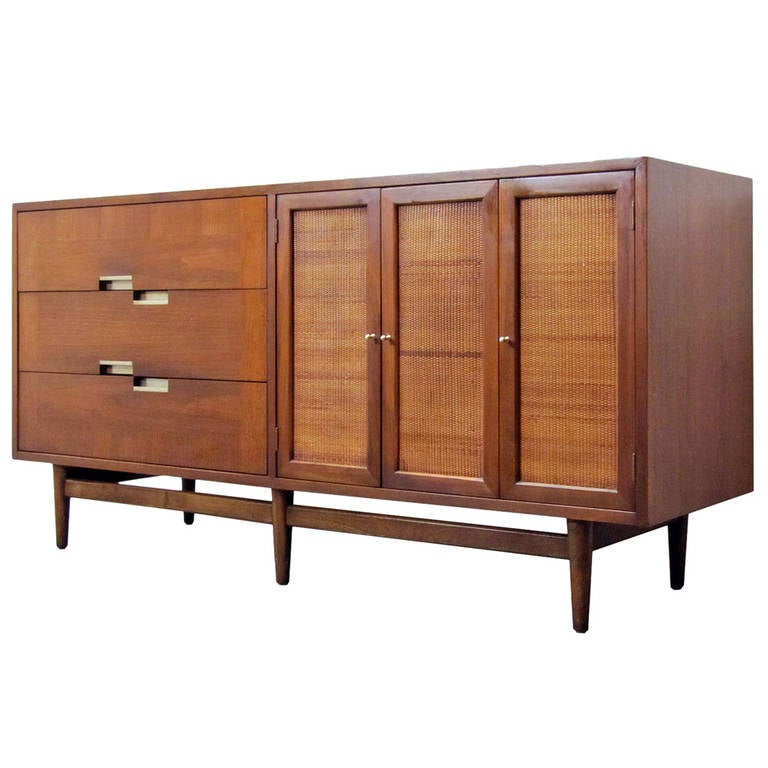 American of Martinsville Credenza For Sale at 1stdibs American of Martinsville Credenza For Sale at 1stdibs - American of Martinsville Credenza 1