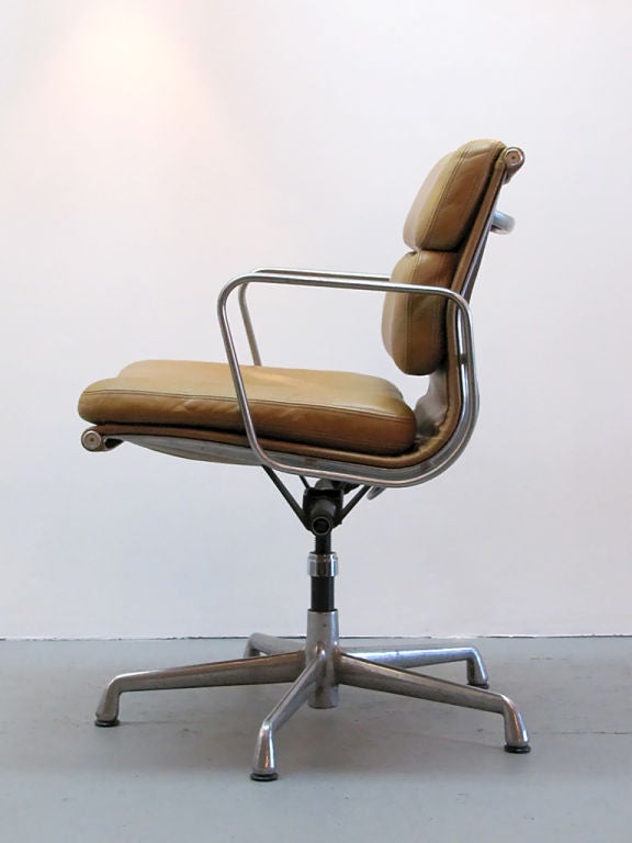 American Charles & Ray Eames Soft Pad Desk Chair