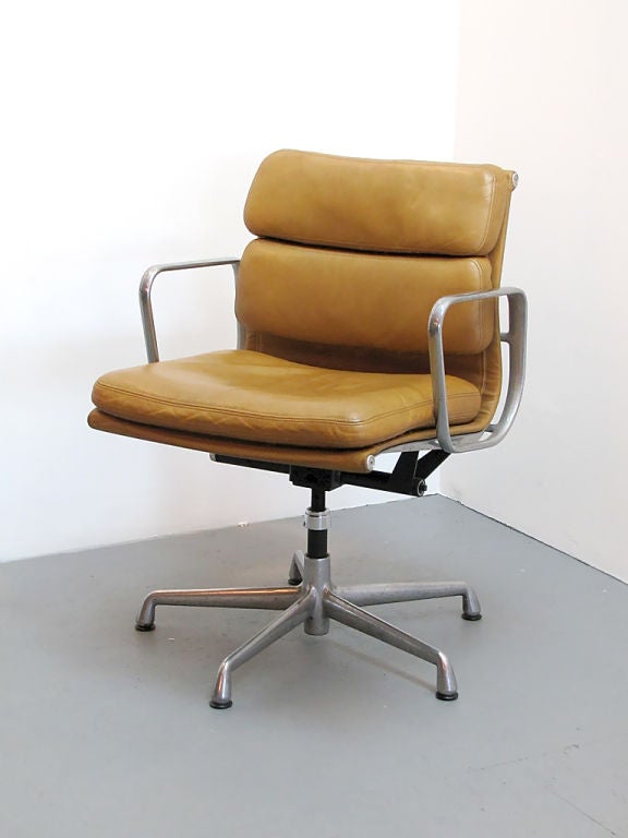 Charles & Ray Eames Soft Pad Desk Chair 4