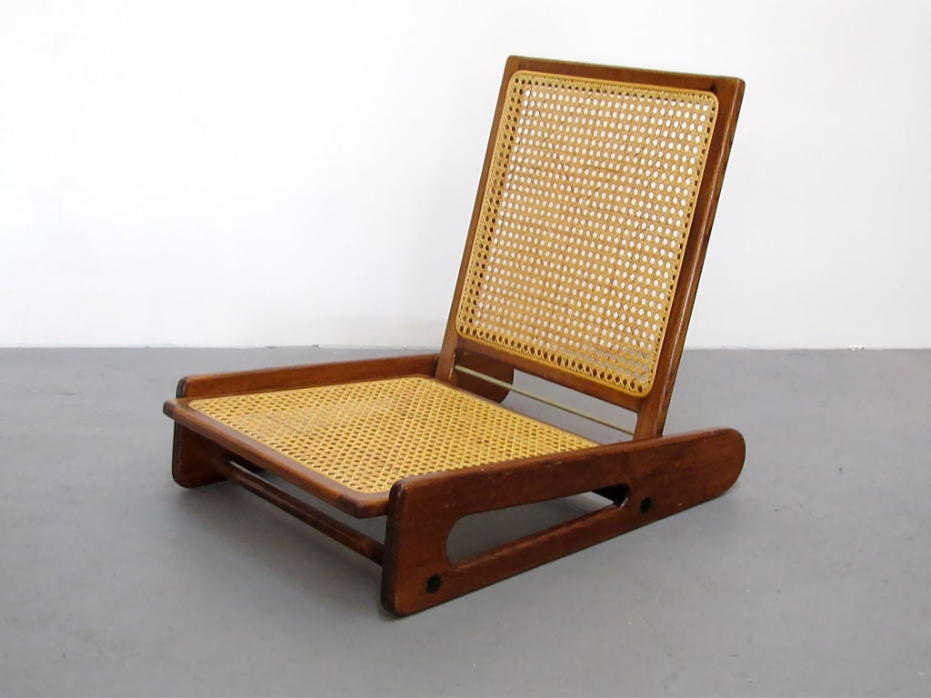 wonderful antique wood & cane canoe seat<br />
folds for easy carrying which makes it great for any  outdoor event