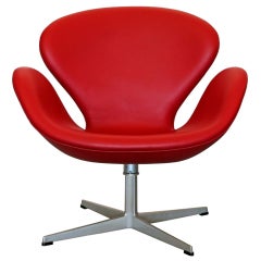 Arne Jacobsen swan chair in red leather by Fritz Hansen