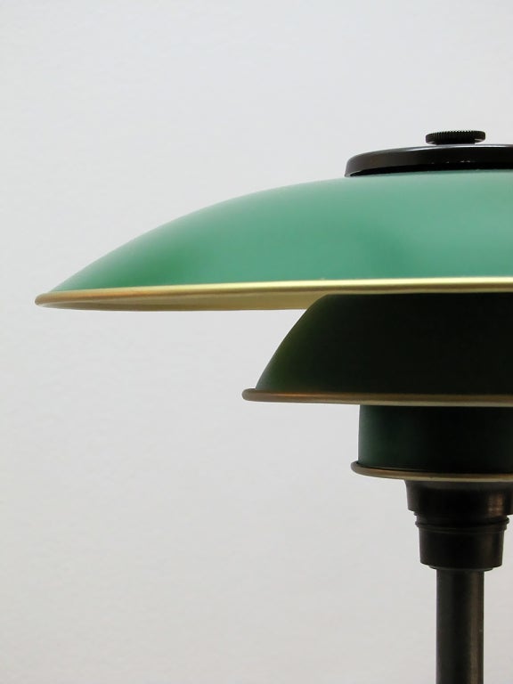 Poul Henningsen PH 3/2 Table Lamp In Excellent Condition In Los Angeles, CA