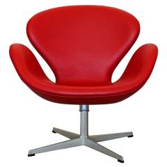 Arne Jacobsen "Swan Chair" by Fritz Hansen 2