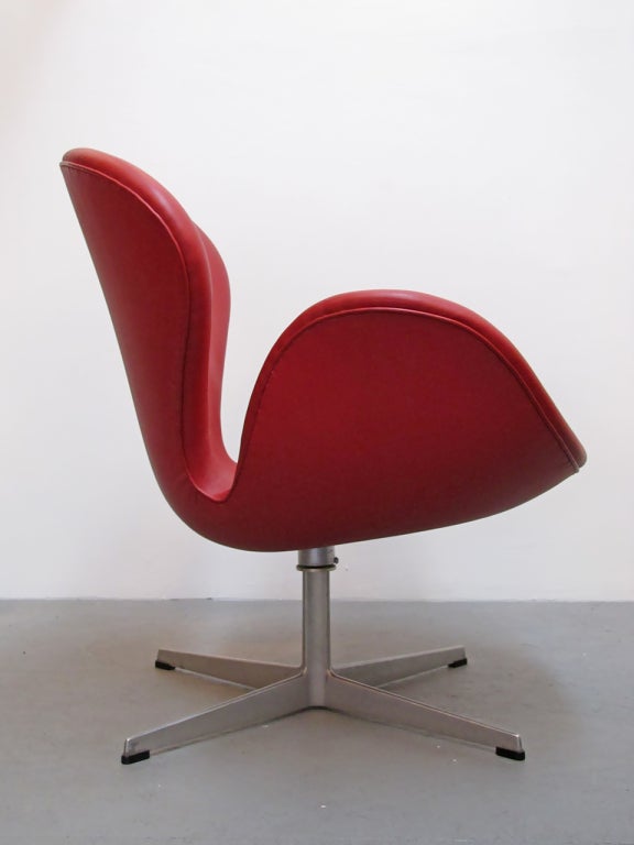 arne jacobsen swan chair