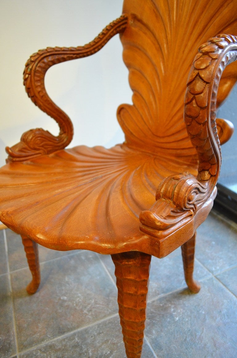 Italian Grotto Chair In Good Condition For Sale In Chicago, IL