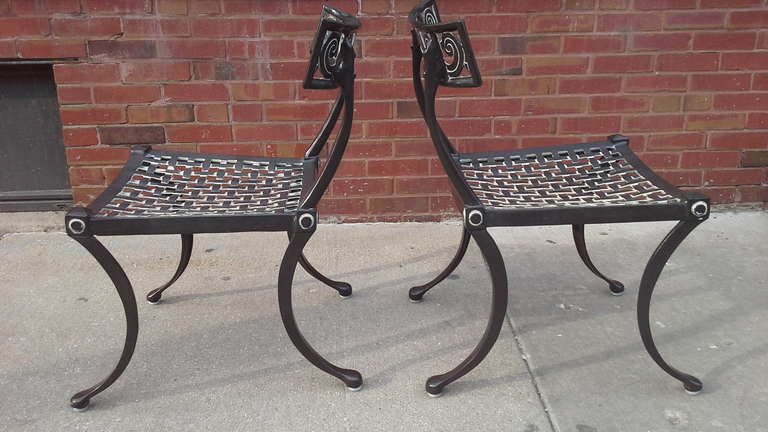 Set of Six Classically Inspired Klismos Chairs In Excellent Condition In Chicago, IL