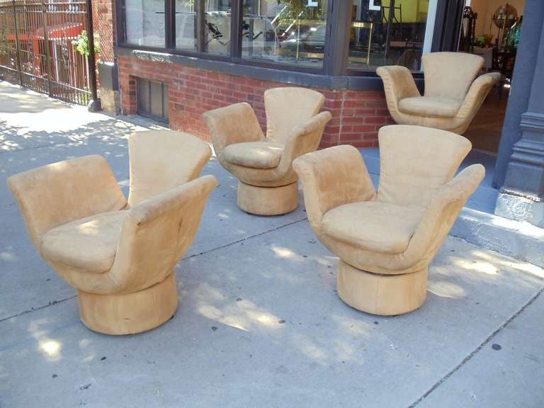 Set of Four Sculptural Tulip Shaped Swivel Chairs In Fair Condition In Chicago, IL