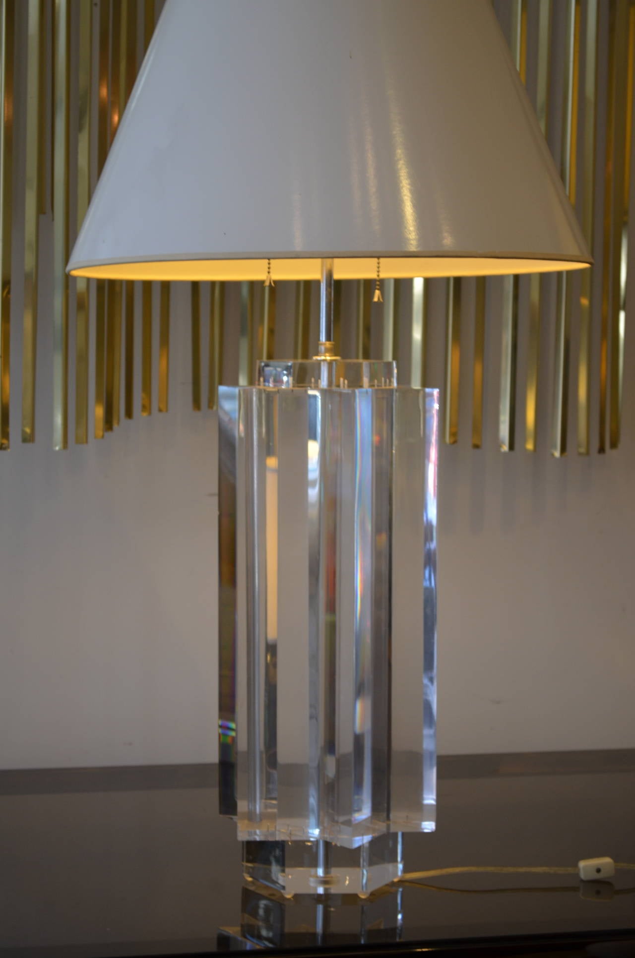Mid-Century Modern Lucite Les Prismatiques Substantial Table  Lamp