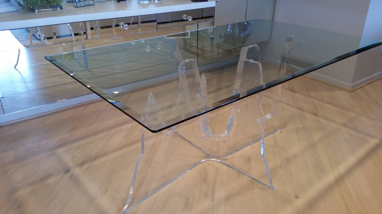 Lion in Frost Lucite Iceberg Dining Table In Excellent Condition In Chicago, IL