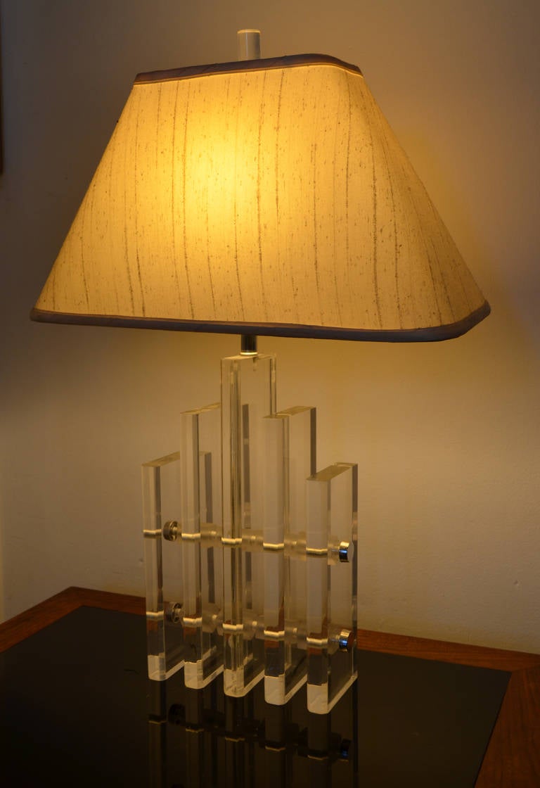 An attractive vintage acrylic staggered column table lamp.