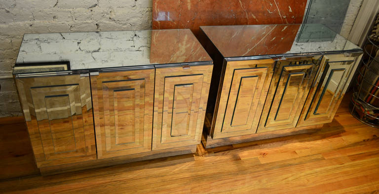 A pair of mirrored cabinets from Ello's Reflections collection.
The sides and trim are in chrome. The white lacquer interior
has one adjustable shelf.
                     