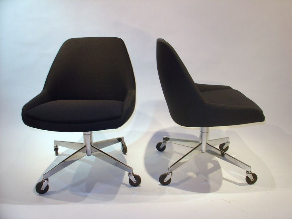 Set of Four Steelcase Chairs on Casters at 1stdibs