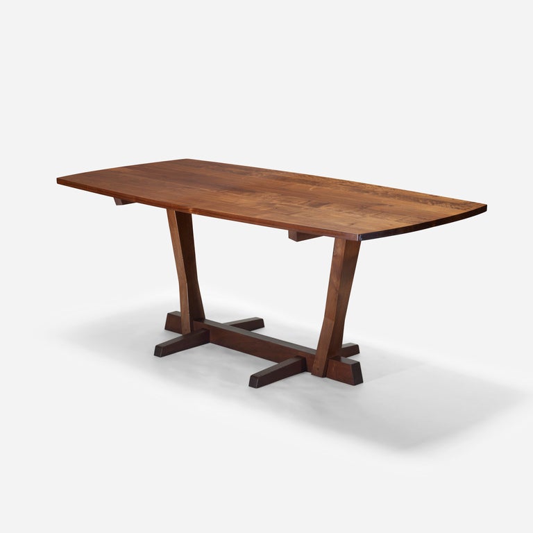 The Conoid dining table by American designer George Nakashima features subtly curving lines and perfectly balanced proportions. Crafted of solid American black walnut, this exceptional design represents the finest of midcentury modernism. 