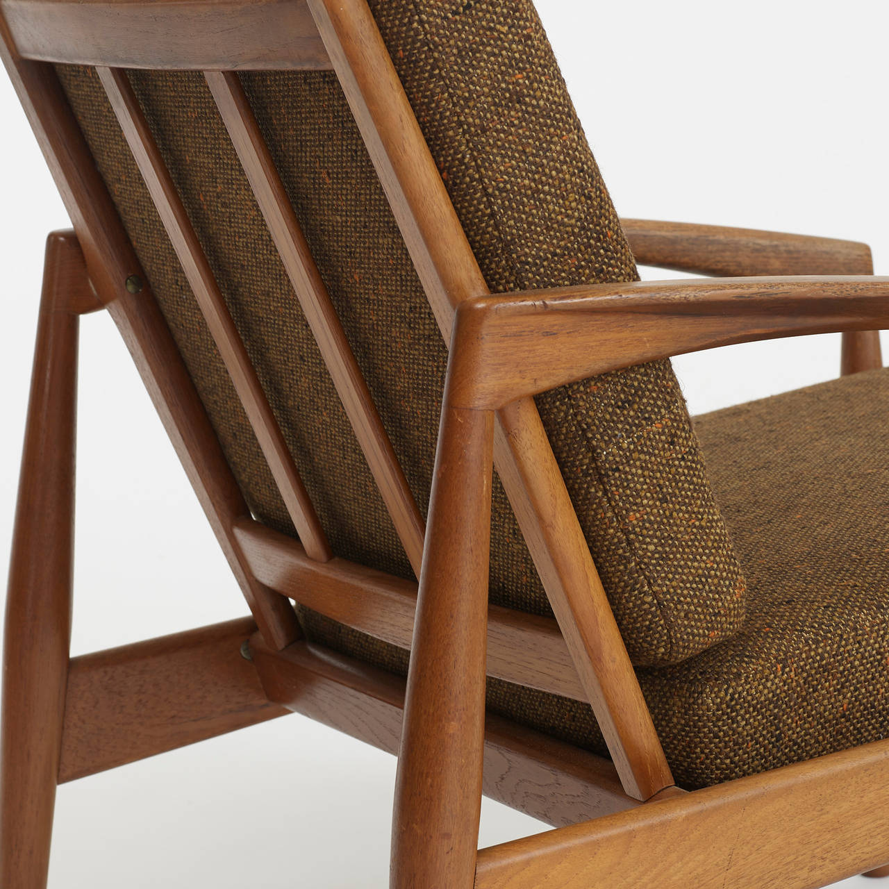 Mid-20th Century Pair of Lounge Chairs, Model 121 by Kai Kristiansen for Magnus Olesen For Sale