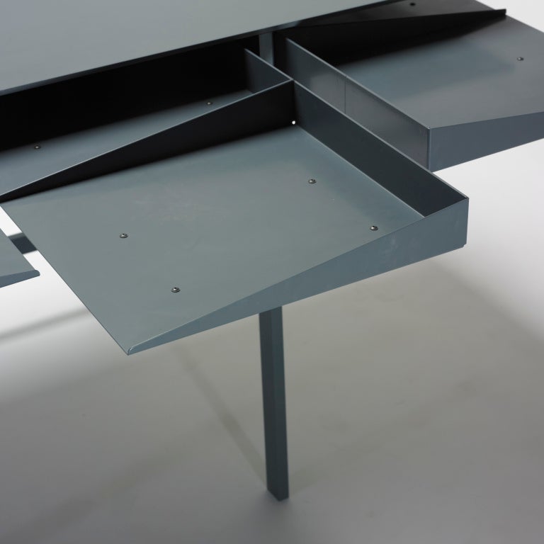 Folia desk by Leon Ransmeier 3