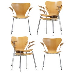 Sevener armchairs model 3207, set of six by Arne Jacobsen