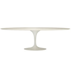 Tulip dining table by Eero Saarinen