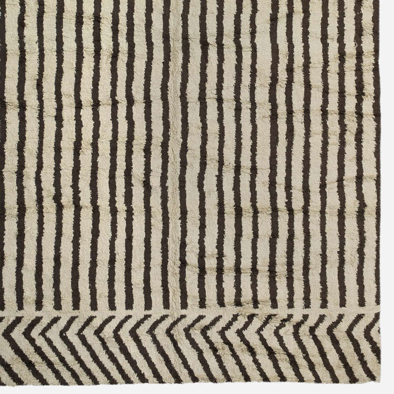 Moroccan carpet In Good Condition In Chicago, IL