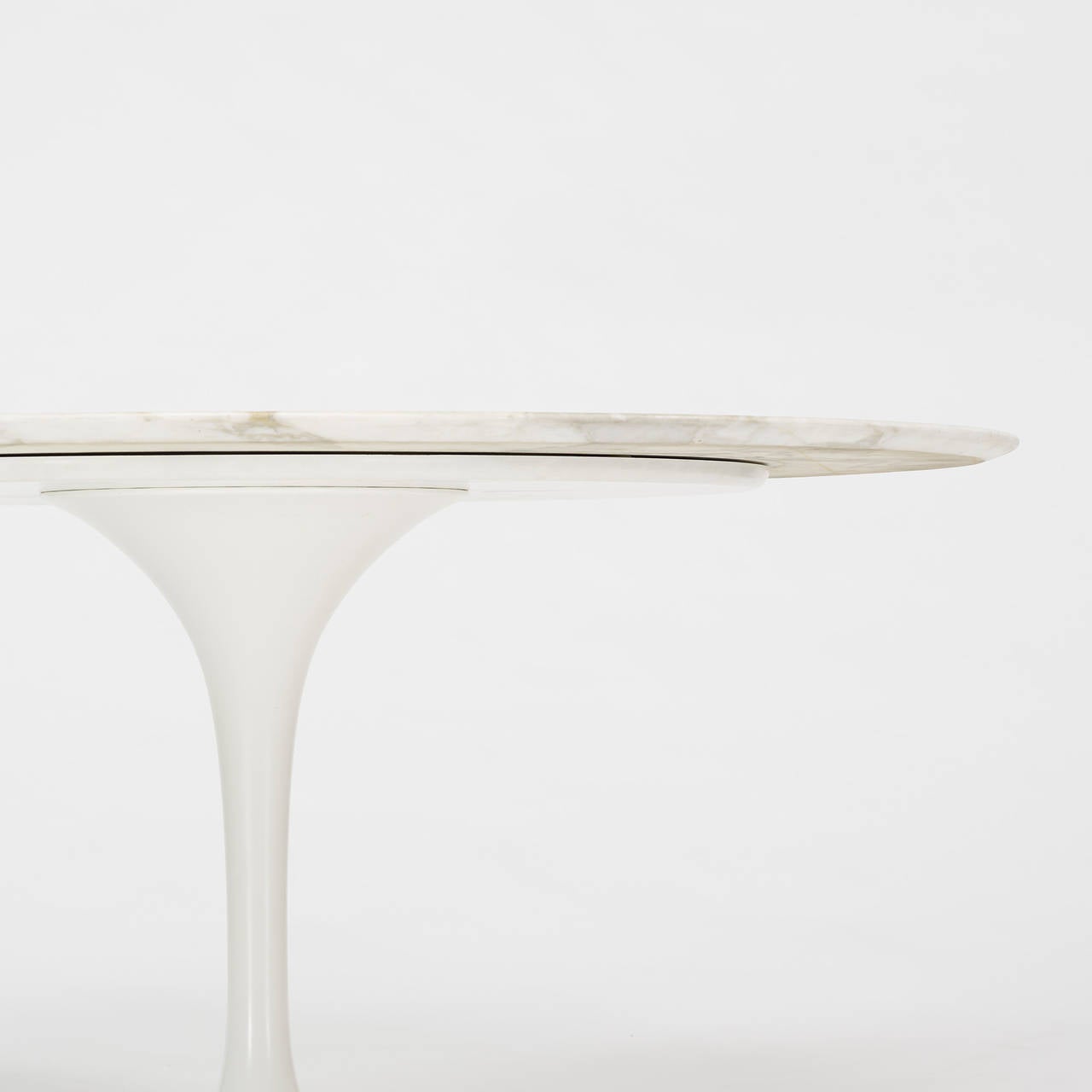 Signed with molded manufacturer's mark to underside of base: [Knoll International].