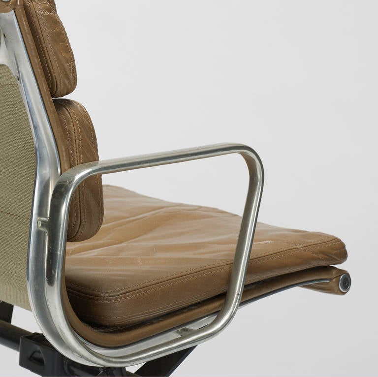 Soft Pad Chair by Charles & Ray Eames for Herman Miller In Good Condition In Chicago, IL