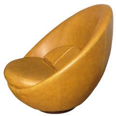 Stunning "Egg" Swivel Chair by Milo Baughman