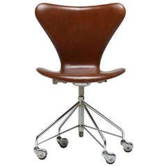 Sevener Chair, Model 3117 by Arne Jacobsen