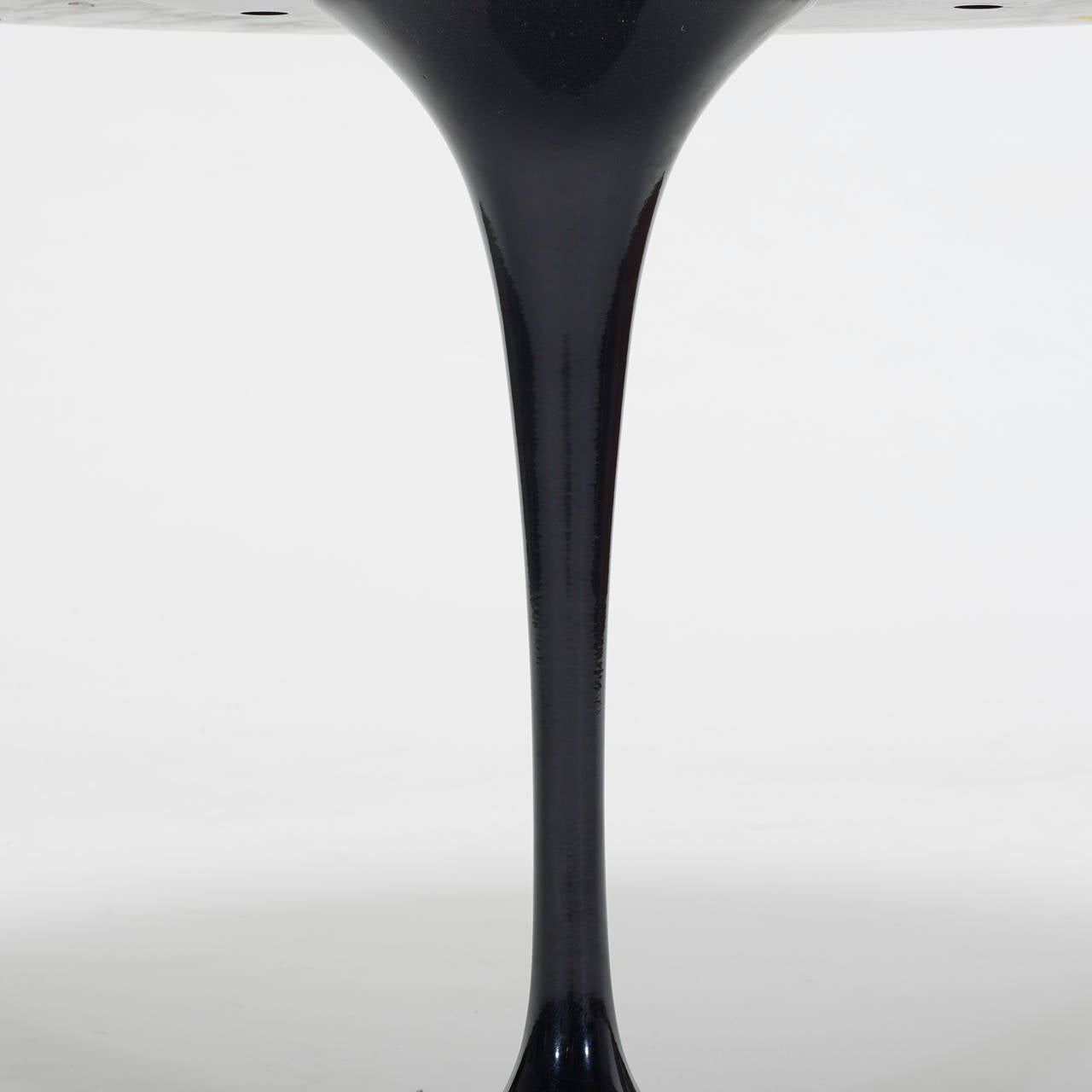 Enameled dining table by Eero Saarinen for Knoll