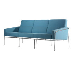 sofa, model 3300 by Arne Jacobsen
