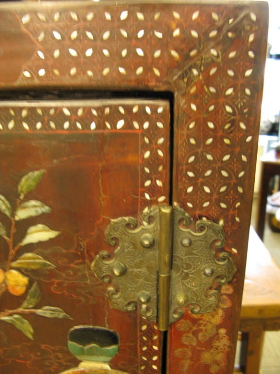 18th Century Chinese Lacquer Cabinet 1