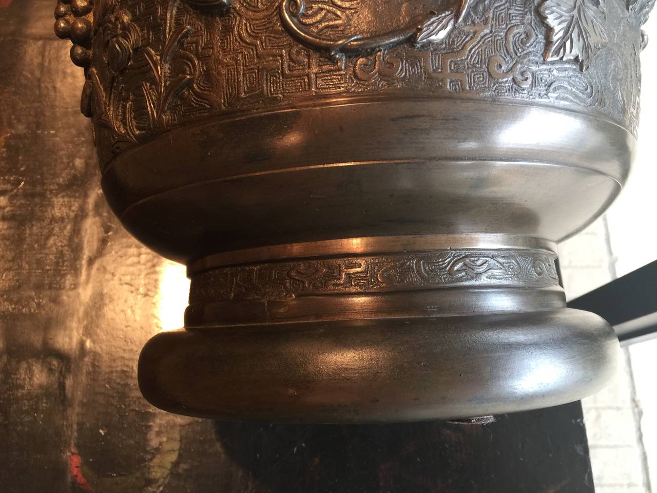 Meiji Period Bronze Planter with Grape Motif In Good Condition For Sale In New York, NY