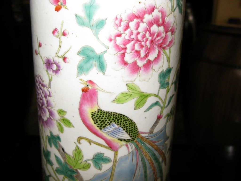 Chinese Famille Rose Beaker Shaped Vase In Excellent Condition For Sale In New York, NY